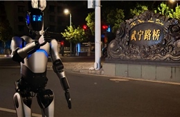 Robot hình người thiết lập Kỷ lục Guinness về quãng đường đi bộ liên tục