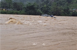 Tìm thấy thi thể lái xe container trên sông Đakrông sau nhiều ngày bị lũ cuốn trôi
