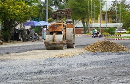 Đồng Tháp: Hư hỏng nền, mặt đường trên diện rộng sau mưa lũ