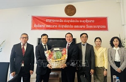 Vun đắp tình hữu nghị Việt - Lào nơi trời Âu