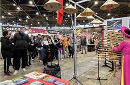 Việt Nam tỏa sáng tại Salon de l’Asie 2025