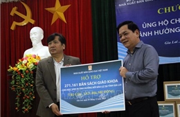 Tặng hơn 271.000 sách giáo khoa cho các trường bị thiệt hại do bão lũ tại Gia Lai