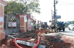 Dự án cải tạo vỉa hè chậm tiến độ, ảnh hưởng lớn đời sống người dân