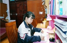 Cô học trò nhỏ với khát vọng khám phá tri thức