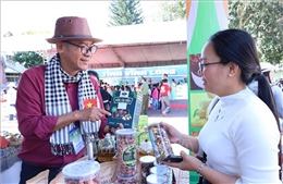 Khai mạc Hội chợ - Triển lãm quà tặng, sản phẩm công nghiệp nông thôn tiêu biểu