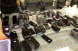 Triệt phá vụ vận chuyển điện thoại lậu lớn