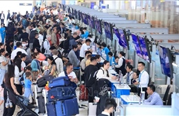 Sân bay Nội Bài chật kín người trước kỳ nghỉ Tết Dương lịch 2026