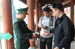 Cửa khẩu quốc tế Hữu Nghị sôi động xuất, nhập cảnh đầu năm