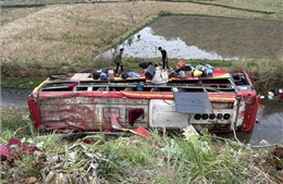 11 người bị thương do lật xe khách trên Quốc lộ 37 ở Sơn La