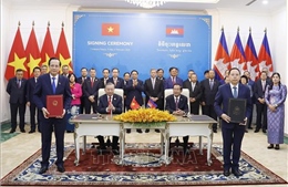 Tổng Bí thư Tô Lâm chứng kiến Lễ ký và trao các văn kiện hợp tác tại Campuchia