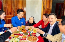 Ấm áp nghĩa tình những 'Bữa cơm tất niên'