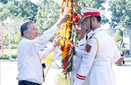 Tổng Bí thư Tô Lâm dâng hương tại Nghĩa trang Liệt sĩ Trà Võ