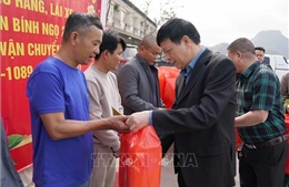 Chăm lo Tết chu đáo cho lực lượng 'trực chiến' tại cửa khẩu