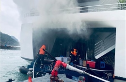 Kịp thời ứng cứu vụ cháy tàu nghỉ đêm tại đặc khu Cát Hải
