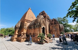 Khánh Hòa và An Giang đón hàng triệu lượt khách dịp Tết Nguyên đán