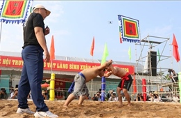 Xuân về trẩy hội vật làng Sình