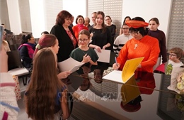 Tiếng đàn nối nhịp cầu hữu nghị Việt Nam - Slovakia