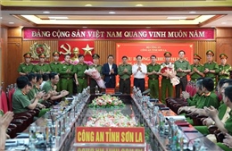 Khen thưởng thành tích triệt phá đường dây ma túy số lượng lớn