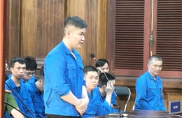 Tuyên án phạt tù đối với 33 bị cáo mua bán vũ khí, tiền giả