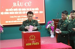 Cử tri Lạng Sơn phấn khởi thực hiện quyền công dân