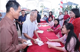 Cử tri cả nước nô nức đi bầu cử