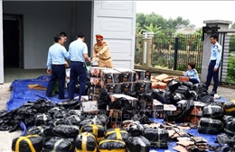 Phát hiện, thu giữ trên 2,3 tấn thực phẩm không rõ nguồn gốc