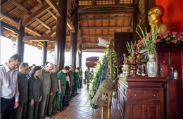 Dâng hương tưởng niệm 99 liệt sĩ Thanh niên xung phong trên biên giới