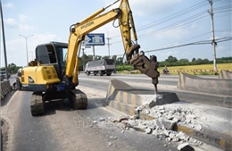 Tháo dỡ 2 trạm thu phí bỏ hoang trên Quốc lộ 51