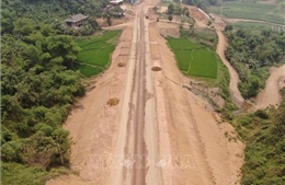 Gấp rút thi công tuyến nối Quốc lộ 32 với cao tốc Nội Bài - Lào Cai