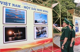 Khai mạc Triển lãm ảnh 'Việt Nam - Một dải non sông'