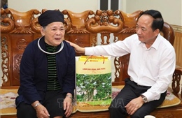 Trưởng Ban Tuyên giáo và Dân vận Trung ương Trịnh Văn Quyết tri ân các gia đình chính sách tại Tuyên Quang