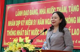 Phó Chủ tịch nước Võ Thị Ánh Xuân tặng quà đối tượng chính sách tại tỉnh Vĩnh Long