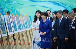 Thủ tướng Lê Minh Hưng và Thủ tướng Nhật Bản tham quan Trưng bày ảnh