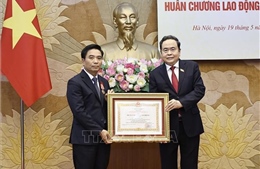 Trao tặng Huân chương Lao động hạng Nhất cho Phó Chủ tịch Quốc hội Nguyễn Doãn Anh