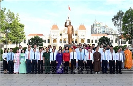 Lãnh đạo Thành phố Hồ Chí Minh dâng hương tưởng niệm Chủ tịch Hồ Chí Minh