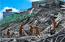 Khẩn trương tìm kiếm người mất tích trong vụ sập tòa nhà 9 tầng ở Philippines