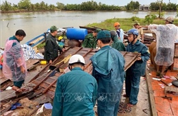 Dông lốc tại U Minh làm nhiều người bị thương, nhà sập và tốc mái