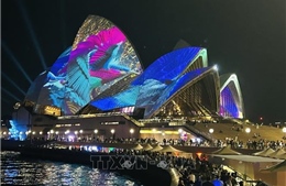 Lung linh sắc màu lễ hội ánh sáng Vivid Sydney 2026