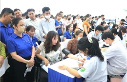 Hàng ngàn công nhân được chăm lo sức khỏe thể chất và hỗ trợ pháp lý