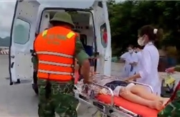 Đưa gấp vào bờ cấp cứu bệnh nhi bị xuất huyết tiêu hóa nặng từ đảo Cát Bà