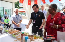 Nhộn nhịp gian hàng của Việt Nam tại WTO Open Day 2026
