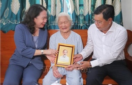 Thăm, tặng quà gia đình chính sách, người có công tại An Giang