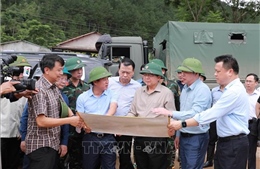 Phó Thủ tướng Chính phủ Hồ Quốc Dũng kiểm tra công tác khắc phục hậu quả mưa lũ tại Mường Than