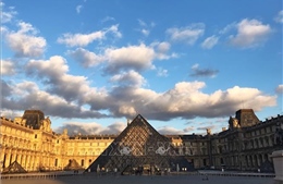 Bảo tàng Louvre mở cửa trở lại Phòng trưng bày Apollo sau vụ trộm chấn động