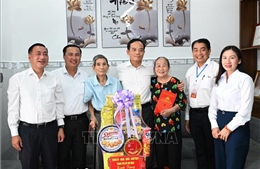 Bí thư Thành ủy Thành phố Hồ Chí Minh tri ân người có công tại Côn Đảo