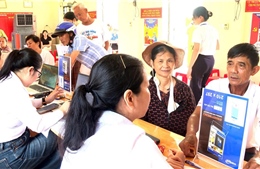 Cán bộ gần dân, xóa bỏ dần trở ngại về khoảng cách, công nghệ cùng tâm lý e ngại cho dân
