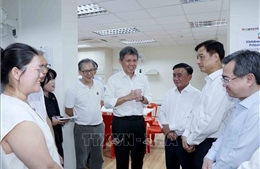 Thường trực Ban Bí thư Trần Cẩm Tú thăm địa điểm tiếp xúc cử tri của Đảng Hành động Nhân dân Singapore
