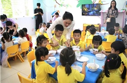 Bữa ăn học đường năm học mới: An toàn từ tâm, sạch từ gốc