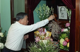 Tổng Bí thư, Chủ tịch nước Tô Lâm dâng hương tưởng nhớ Chủ tịch Hồ Chí Minh 