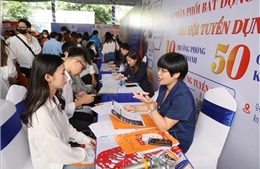 Thị trường lao động khởi sắc nhưng còn lệch pha cung - cầu